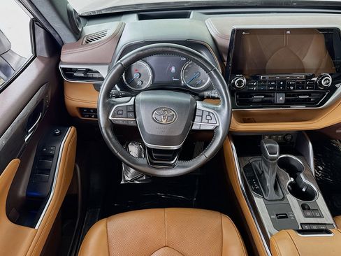 Used 2022 Toyota Highlander Platinum image 19