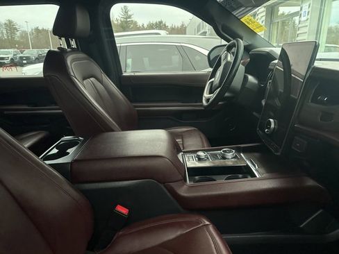 Used 2022 Ford Expedition Limited image 4