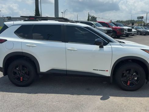 Used 2025 Nissan Rogue SV AWD/4WD image 8