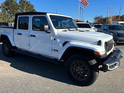 Used 2024 Jeep Gladiator Sport image 5
