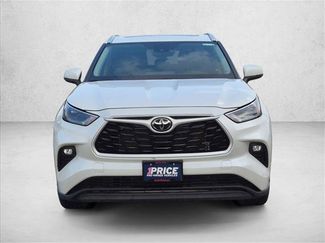 Used 2024 Toyota Highlander XLE FWD video 2