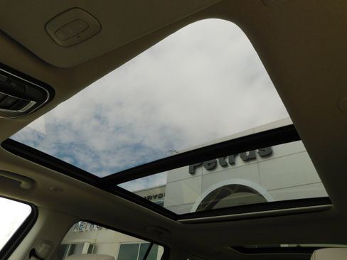 New 2024 Jeep Wagoneer 4WD w/ Premium Group I image 26