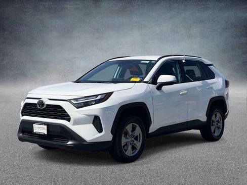 Used 2024 Toyota RAV4 XLE FWD image 5