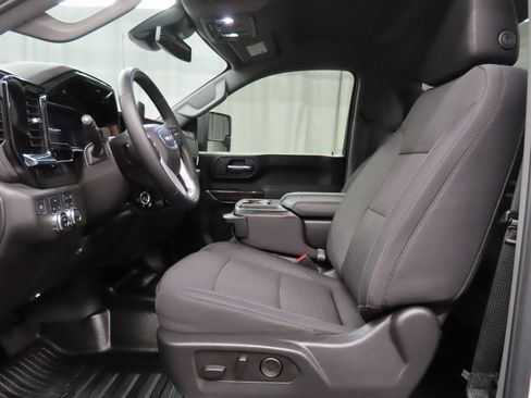 Used 2024 GMC Sierra 3500 SLE w/ SLE Convenience Package image 9