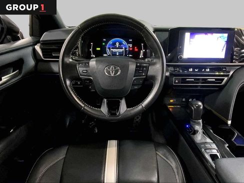 Used 2025 Toyota Camry SE FWD image 6
