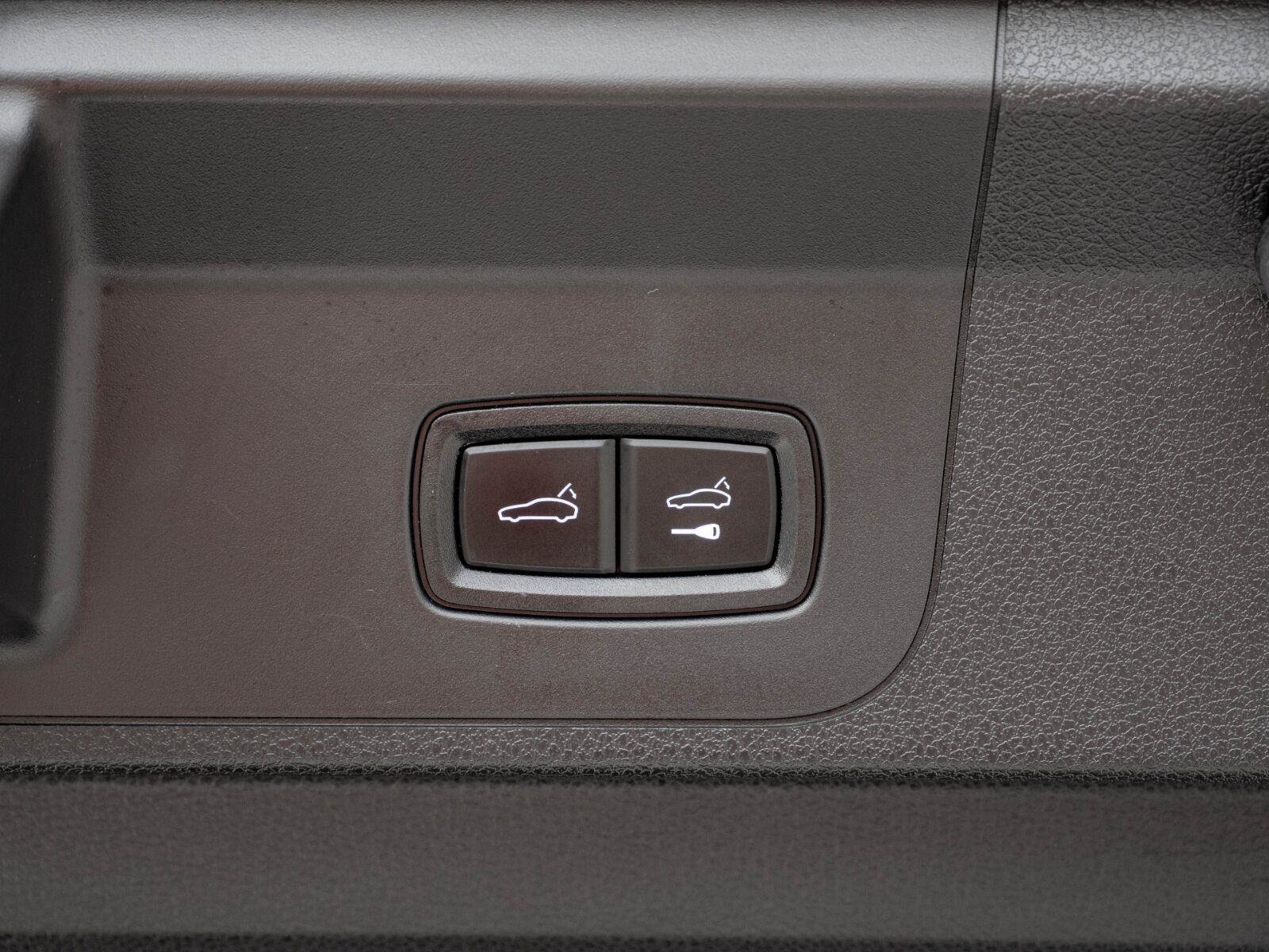Used 2023 Porsche Panamera Platinum Edition RWD image 31