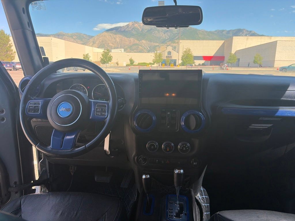 Used 2014 Jeep Wrangler Unlimited Rubicon w/ Connectivity Group AWD/4WD image 22