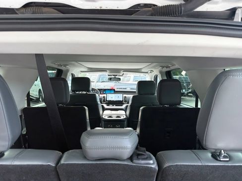 Used 2025 Ford Expedition Active RWD image 17