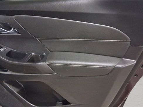 Used 2023 Chevrolet Traverse LT image 17