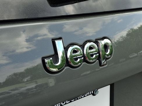 Used 2021 Jeep Cherokee Latitude Plus AWD/4WD image 29