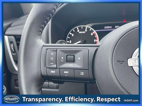 Used 2024 Nissan Rogue SV w/ SV Premium Package image 22