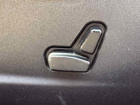 Used 2018 Dodge Charger R/T RWD image 12
