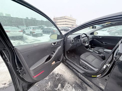 Used 2017 Hyundai Ioniq SEL image 9