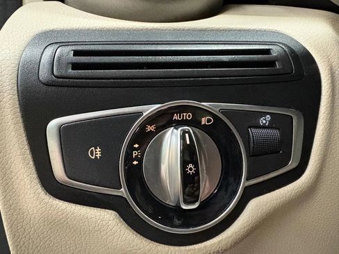 Used 2017 Mercedes-Benz GLC 300 4MATIC image 31