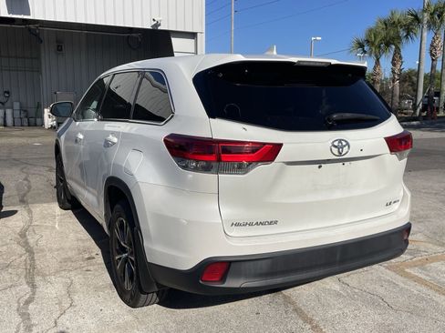 Used 2018 Toyota Highlander Plus image 3