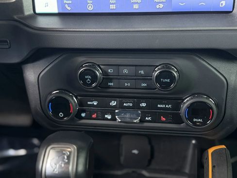 Used 2024 Ford Bronco Badlands image 34