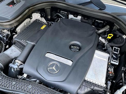 Used 2018 Mercedes-Benz GLC 300 4MATIC image 32
