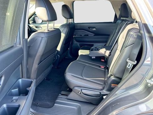 Used 2025 Nissan Pathfinder SL w/ Black Appearance Package AWD/4WD image 20
