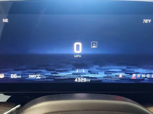 Used 2025 Chevrolet Suburban Premier AWD/4WD image 33