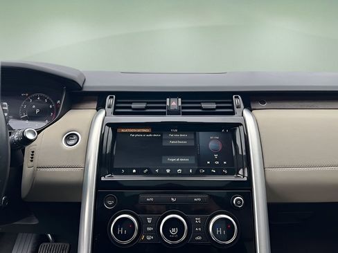 Used 2019 Land Rover Discovery HSE image 14