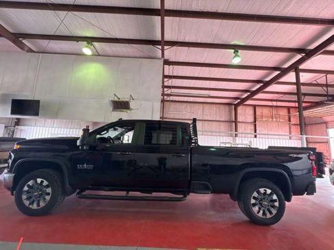 Used 2022 Chevrolet Silverado 2500 LT w/ Texas Edition AWD/4WD image 2
