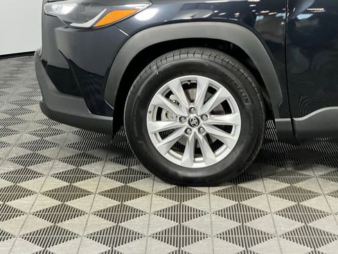 Used 2025 Toyota Corolla Cross LE image 13