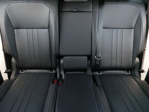 Certified 2024 Volkswagen Tiguan SE R-Line image 13