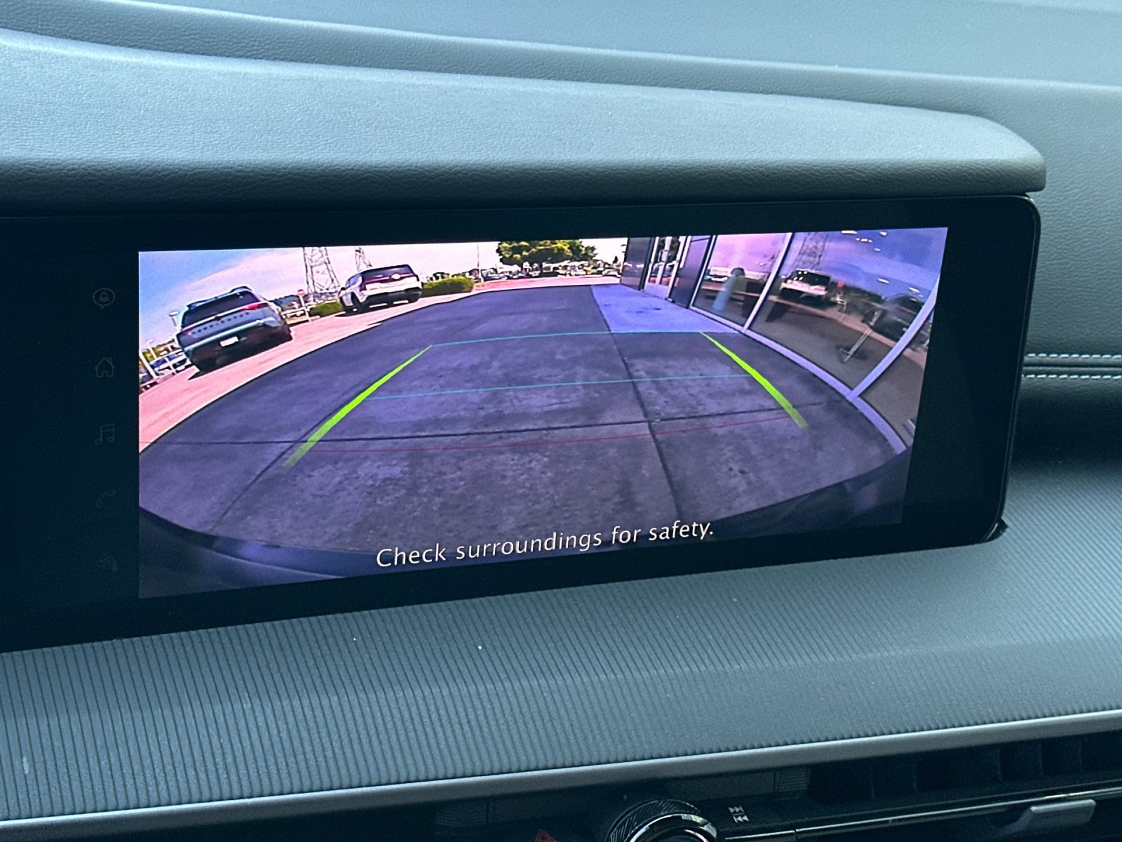 Used 2025 Nissan Murano SV AWD/4WD image 19