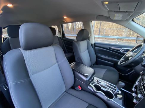 Used 2018 Nissan Pathfinder S image 26