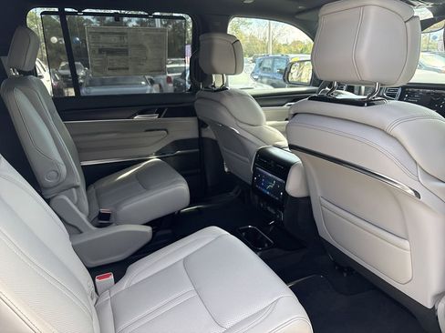 New 2026 Jeep Grand Wagoneer Summit image 22