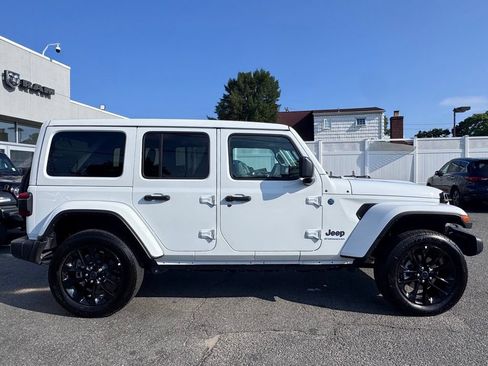 Used 2025 Jeep Wrangler Unlimited Sahara w/ Safety Group AWD/4WD image 8
