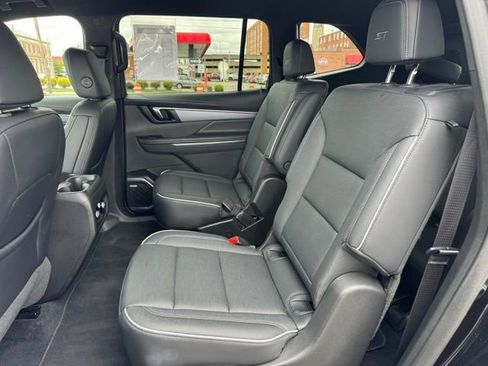 Certified 2025 Buick Enclave Sport Touring AWD/4WD image 10
