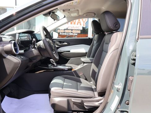 New 2026 Chevrolet Trax LT w/ LT Convenience Package FWD image 12