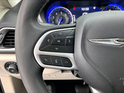Used 2024 Chrysler Pacifica Touring-L FWD image 18