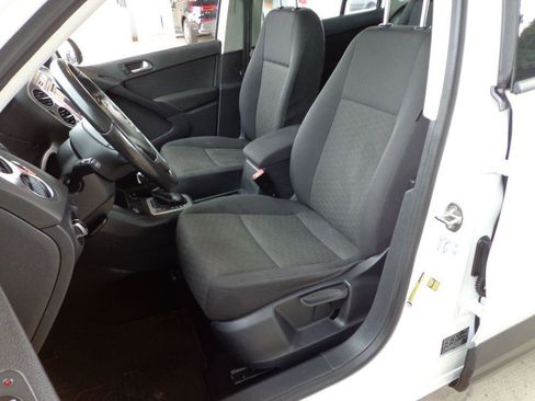 Used 2017 Volkswagen Tiguan Limited w/ Premium Package AWD/4WD image 14