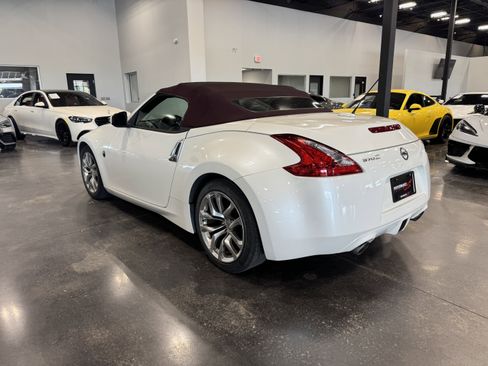 Used 2010 Nissan 370Z Touring image 5