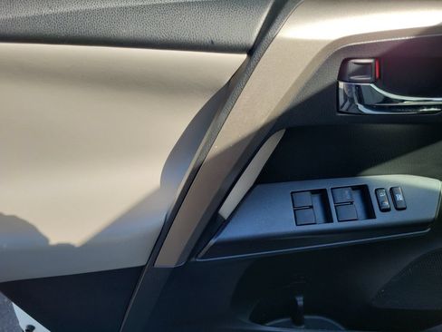 Used 2018 Toyota RAV4 XLE FWD image 25