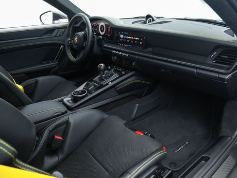 Used 2026 Porsche 911 GT3 RWD image 16
