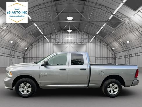 Used 2019 RAM 1500 Express AWD/4WD image 2