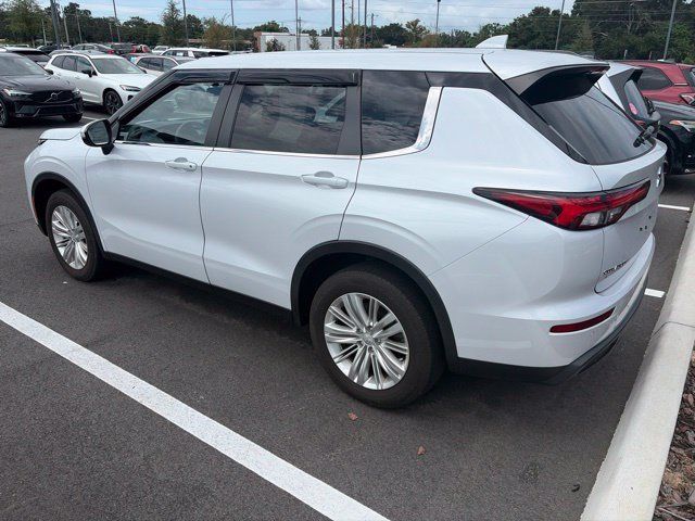 Used 2024 Mitsubishi Outlander ES FWD image 6