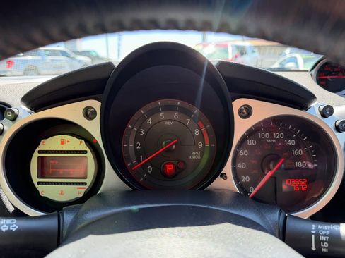Used 2011 Nissan 370Z Coupe RWD image 16
