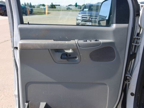 Used 2005 Ford E-150 and Econoline 150 RWD image 12