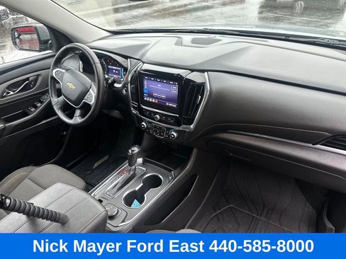 Used 2020 Chevrolet Traverse LT image 11