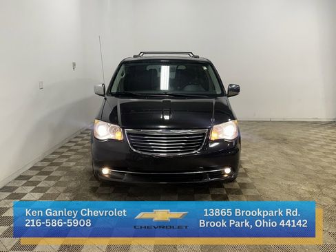 Used 2015 Chrysler Town & Country Limited Platinum w/ Trailer Tow Group image 2