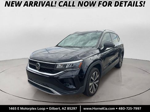 Used 2022 Volkswagen Taos SE FWD image 1