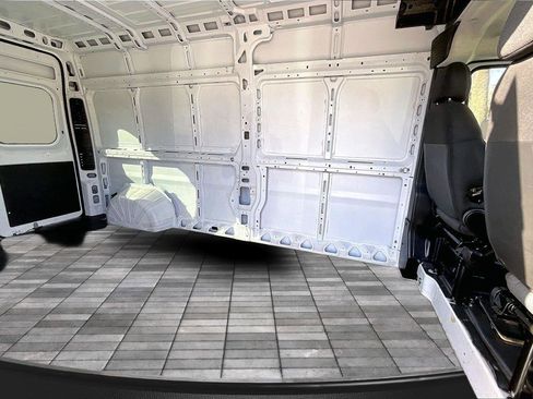 Used 2023 RAM ProMaster 2500 FWD image 14