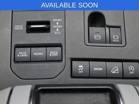 Used 2020 Toyota Highlander XLE AWD/4WD image 25