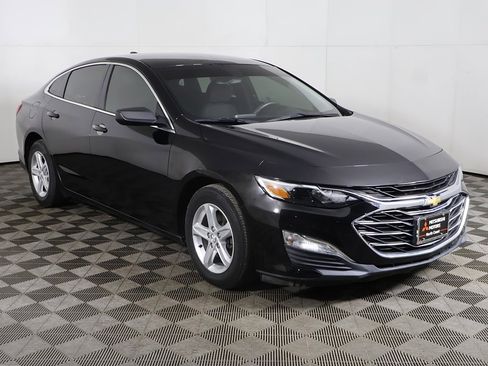 Used 2020 Chevrolet Malibu LS image 2