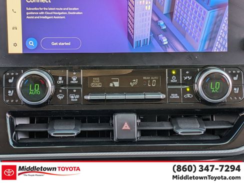 Used 2023 Toyota Highlander Platinum AWD/4WD image 25