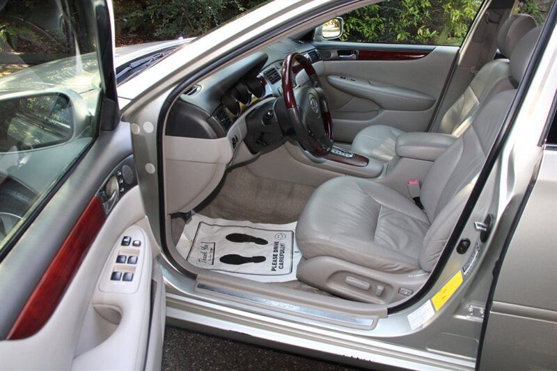 Used 2003 Lexus ES 330 w/ Premium Pkg FWD image 5